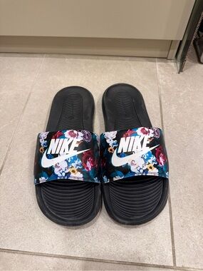 Nike Victori One Slides Floral